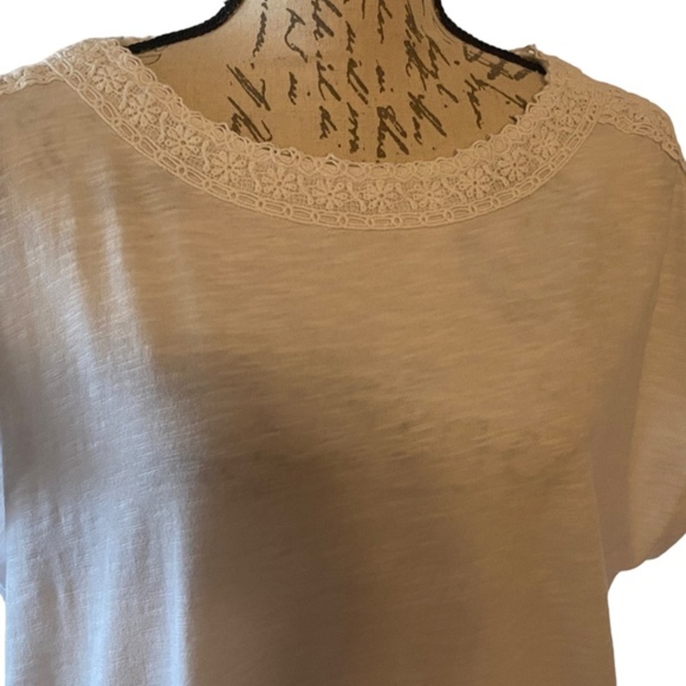Chico Size 2 White linen cap sleeve blouse with Lace trim around neckline